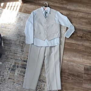 Little boys 4 piece suit set new